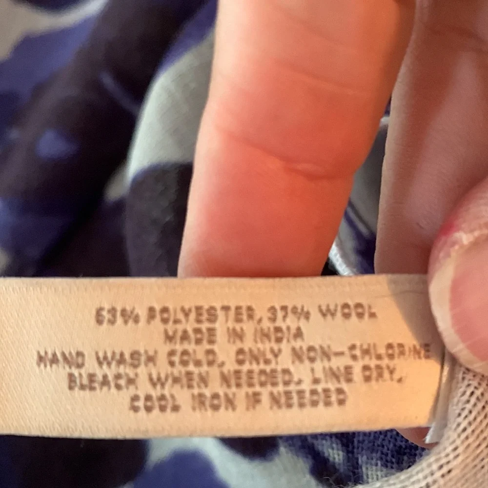 Ann Taylor Loft wool and polyester‎ wrap. Approximately 21x69. Never used